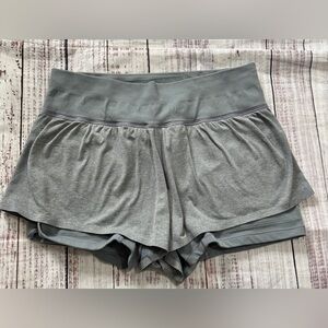 lululemon Magnet Gray Seamless Moves Shorts 2.5" Size 10
